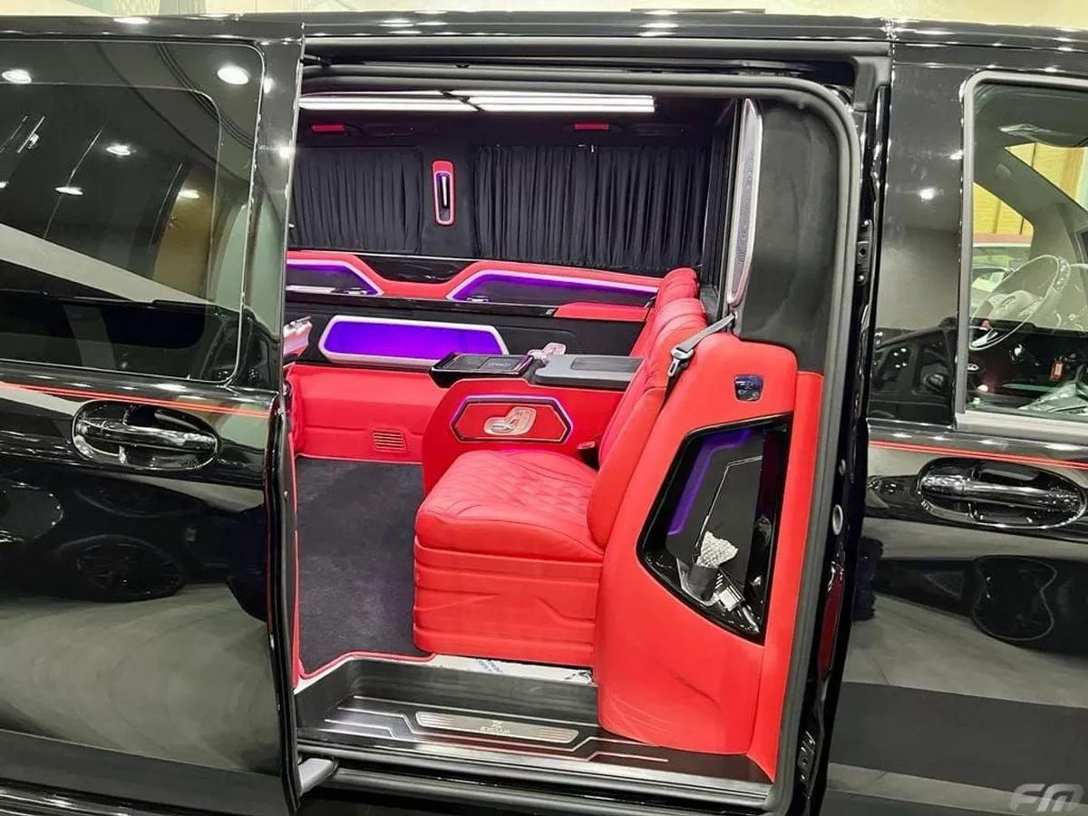 Mercedes Benz V 250 AVANTGARDE/E VIP BUSINESS VAN –  FULL LUXURY OPTION | BRAND NEW | GCC | 2023 ORIGINAL BRABUS BODY KIT WITH CERTIF-19-0