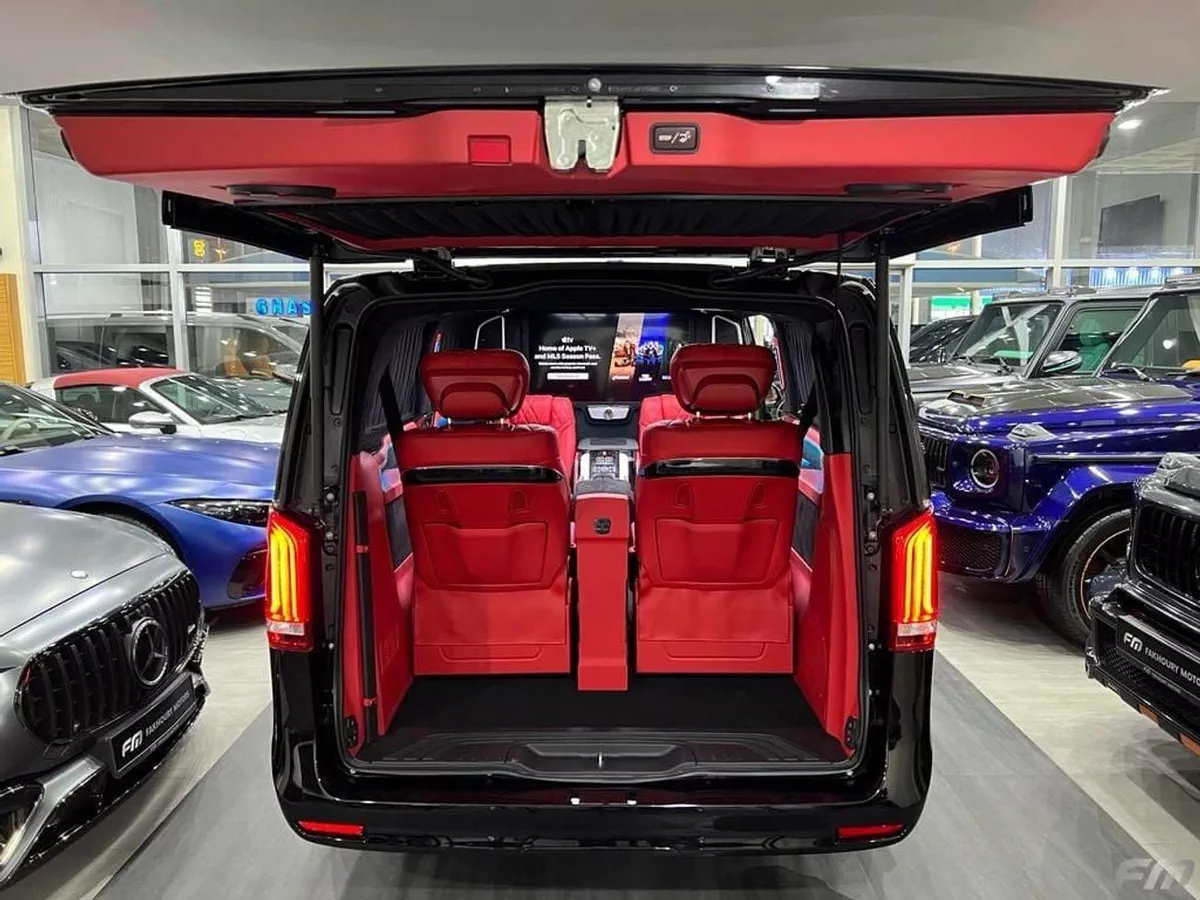 Mercedes Benz V 250 AVANTGARDE/E VIP BUSINESS VAN –  FULL LUXURY OPTION | BRAND NEW | GCC | 2023 ORIGINAL BRABUS BODY KIT WITH CERTIF-22-0