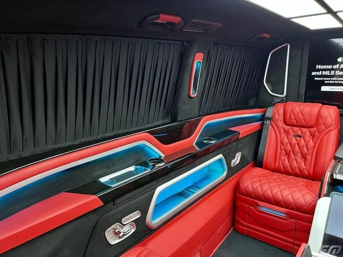 Mercedes Benz V 250 AVANTGARDE/E VIP BUSINESS VAN –  FULL LUXURY OPTION | BRAND NEW | GCC | 2023 ORIGINAL BRABUS BODY KIT WITH CERTIF-23-0