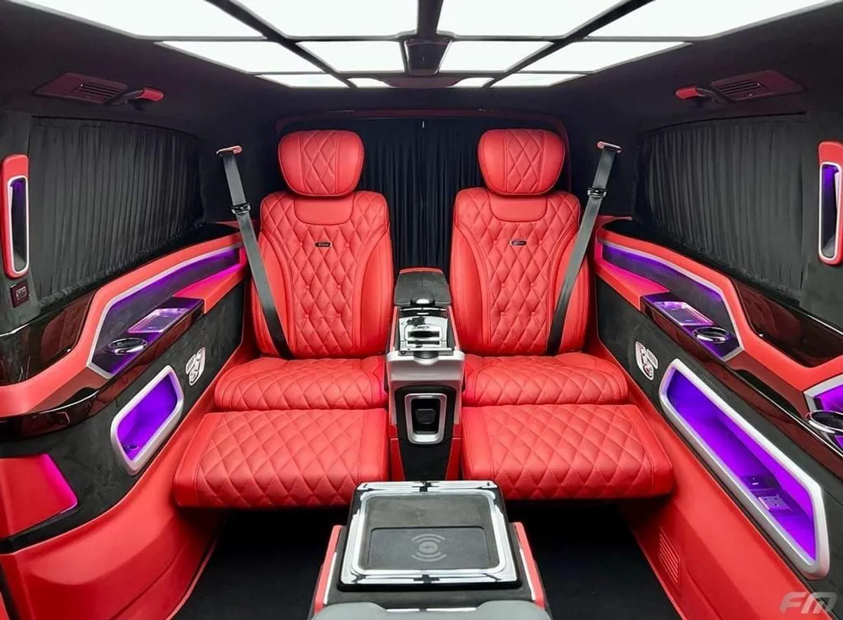 Mercedes Benz V 250 AVANTGARDE/E VIP BUSINESS VAN –  FULL LUXURY OPTION | BRAND NEW | GCC | 2023 ORIGINAL BRABUS BODY KIT WITH CERTIF-7-0