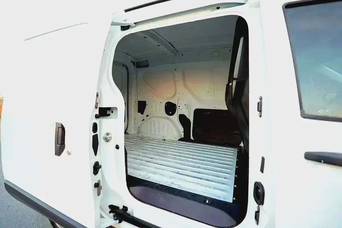 Renault Dokker Delivery Van | GCC Specs | Ref#R32766-7-7