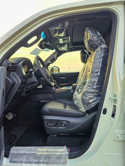 Toyota Land Cruiser VX || 4.0L PETROL V6 | RADAR | BIG DVD | LEATHER WITH MEMORY SEATS (CODE#VX4MA)-12