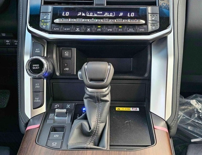 Toyota Land Cruiser VX || 4.0L PETROL V6 | RADAR | BIG DVD | LEATHER WITH MEMORY SEATS (CODE#VX4MA)-22