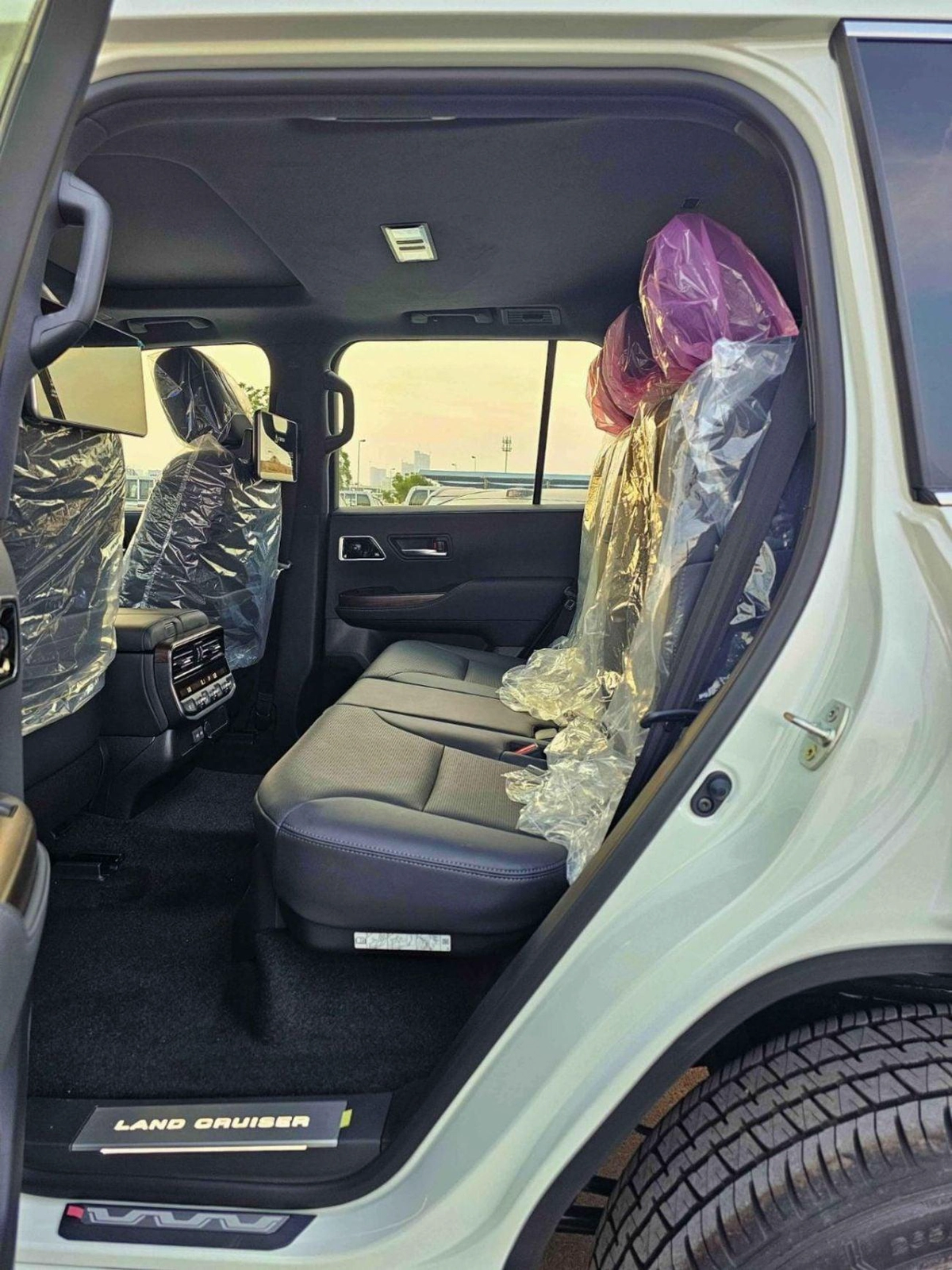 Toyota Land Cruiser VX || 4.0L PETROL V6 | RADAR | BIG DVD | LEATHER WITH MEMORY SEATS (CODE#VX4MA)-14-0