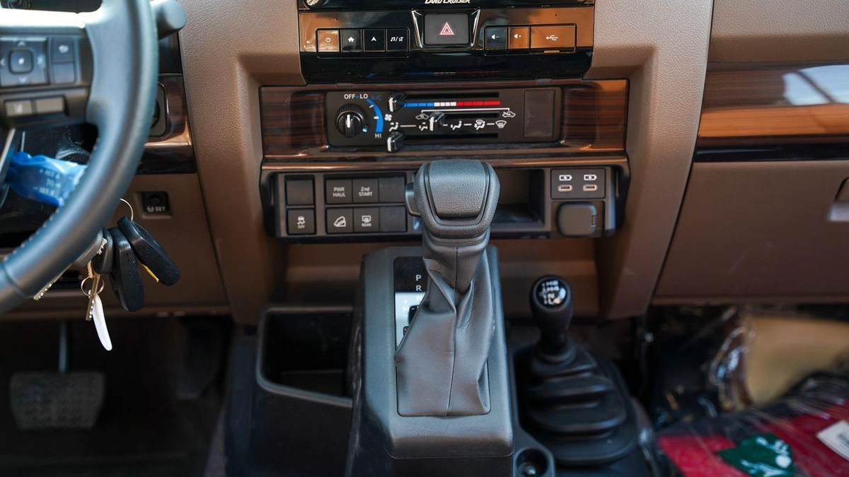 Toyota Land Cruiser 70