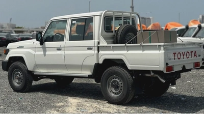 LC 79 /Petrol /Manual/ 4,0L /Diff-lock / DC MT-4