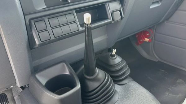 LC 79 /Petrol /Manual/ 4,0L /Diff-lock / DC MT