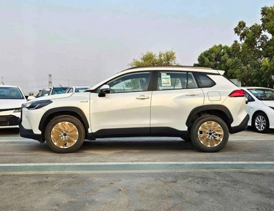 Toyota Corolla Cross GLI HYBRID /1.8L  A/T / FULL OPTION / SUNROOF, LEATHER/ 17" ALLOY WHEELS/CODE#XLE-3