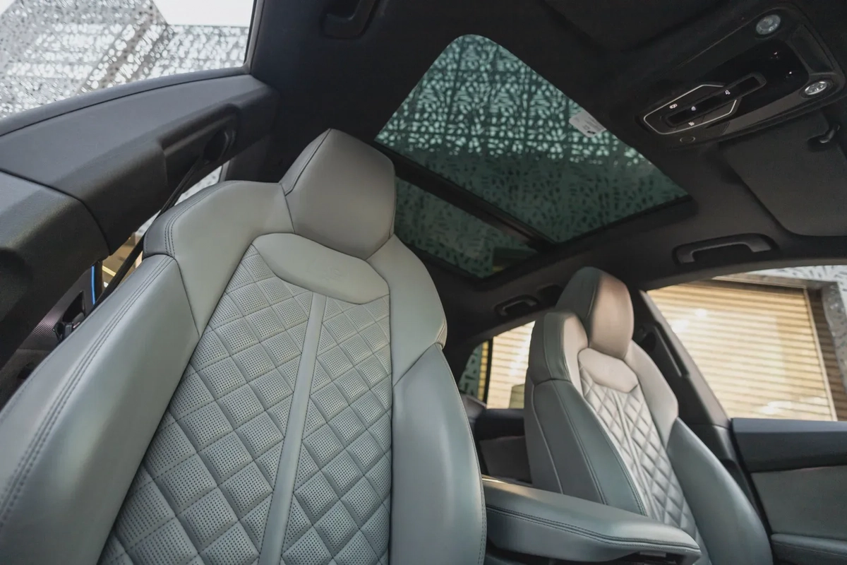 Audi Q8 2025-10-10