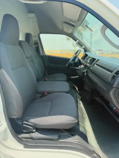 Toyota Hiace GLX 2017 GCC Specs-10