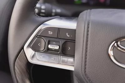LAND CRUSSIR LC300 VXR HAYBRID OMANI-12
