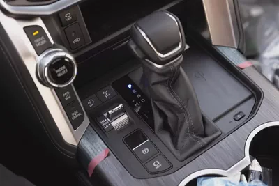LAND CRUSSIR LC300 VXR HAYBRID OMANI-6