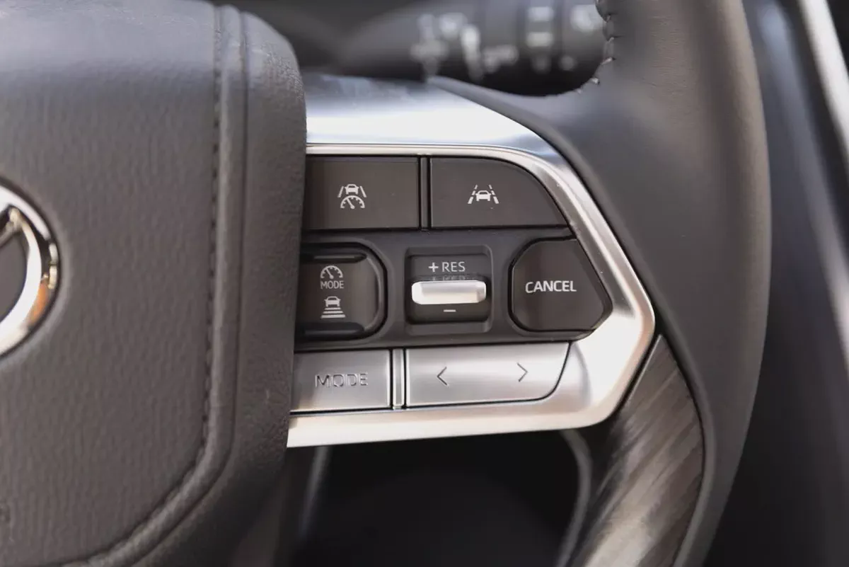 LAND CRUSSIR LC300 VXR HAYBRID OMANI-9-9