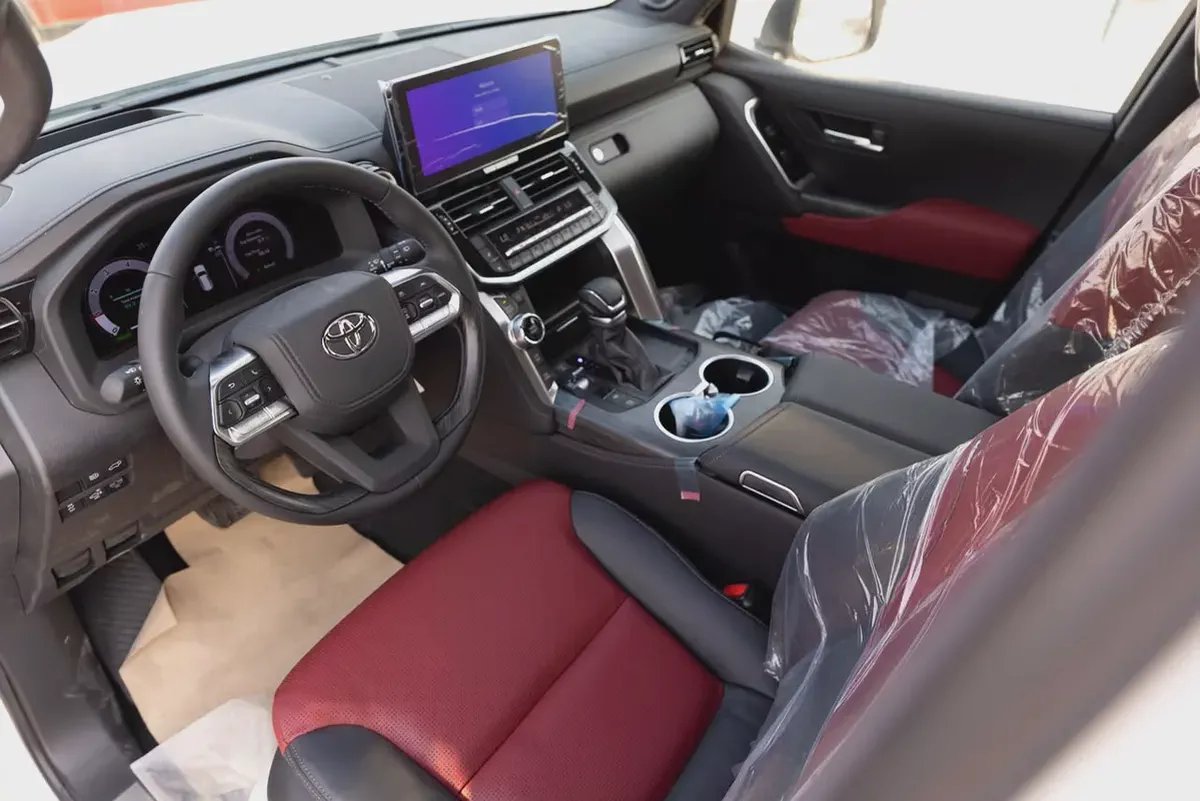 LAND CRUSSIR LC300 VXR HAYBRID OMANI-13-13