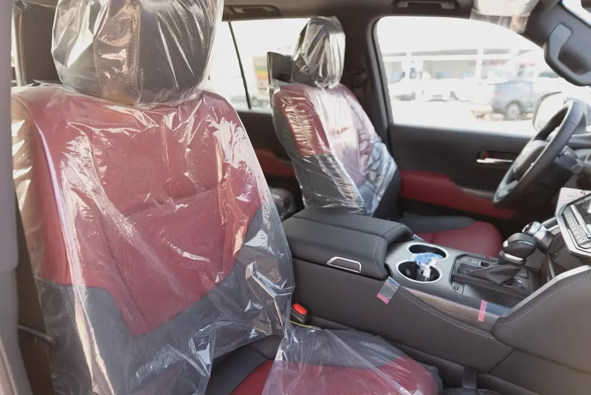 LAND CRUSSIR LC300 VXR HAYBRID OMANI-17-17