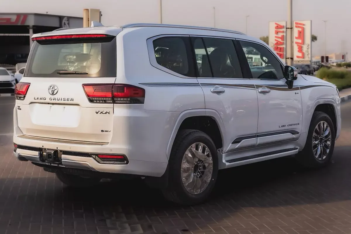 LAND CRUSSIR LC300 VXR HAYBRID OMANI-1-1