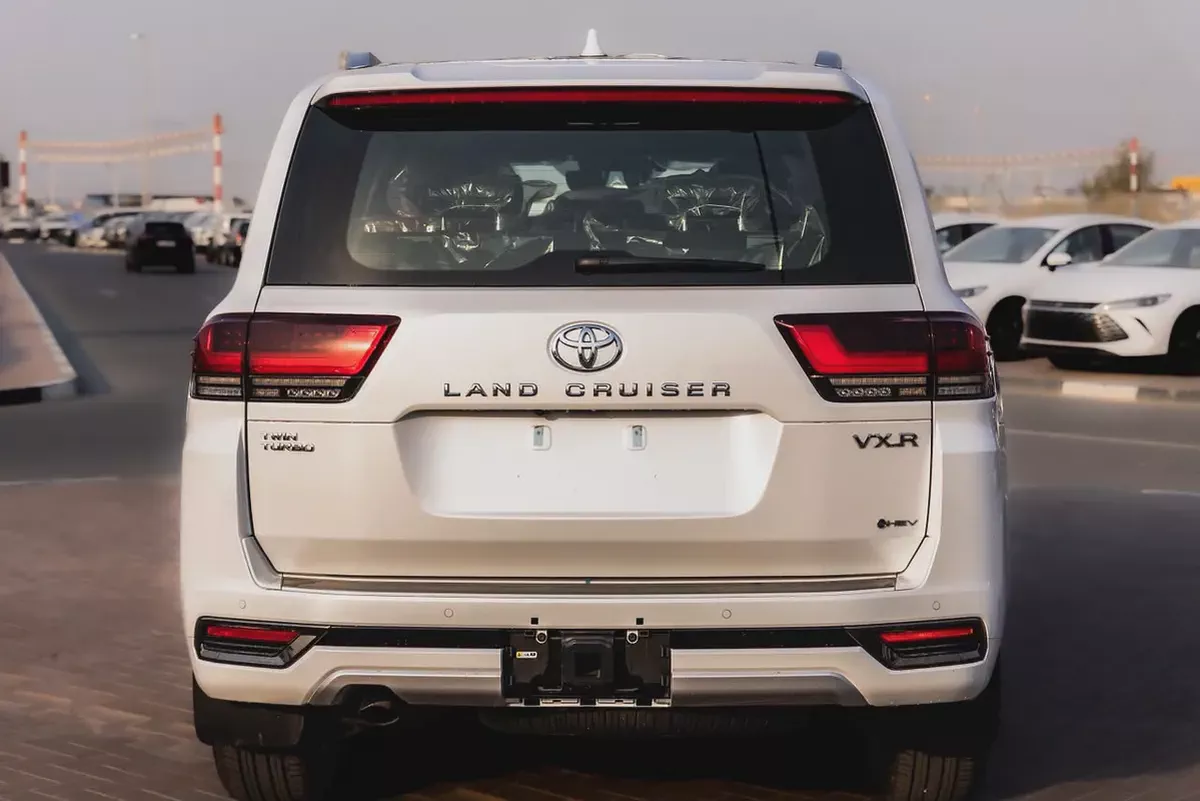 LAND CRUSSIR LC300 VXR HAYBRID OMANI-3-3