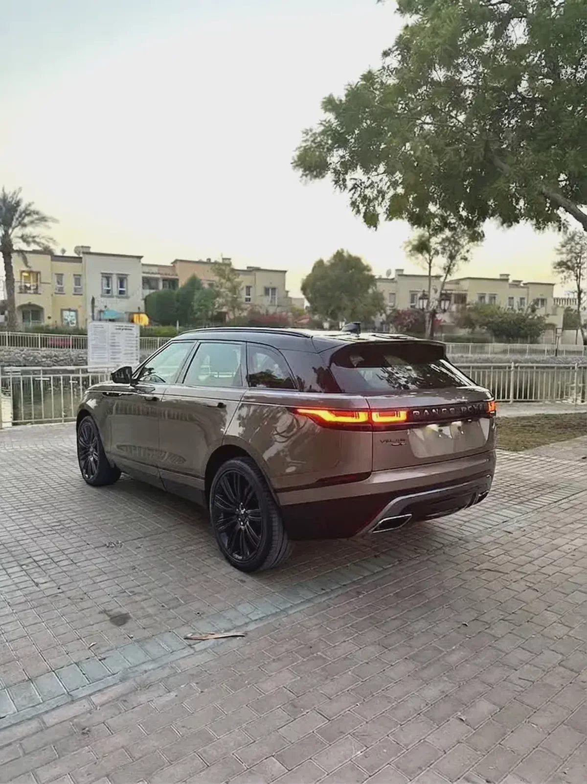 2018 Land Rover Range Rover Velar R-Dynamic HSE GCC Specs-1-1