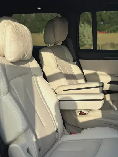 EXCELLENT CONDITION | LOW MILEAGE | 7 SEATER | CHINESE SPECS ROX 01 | 2023 | White / White-17