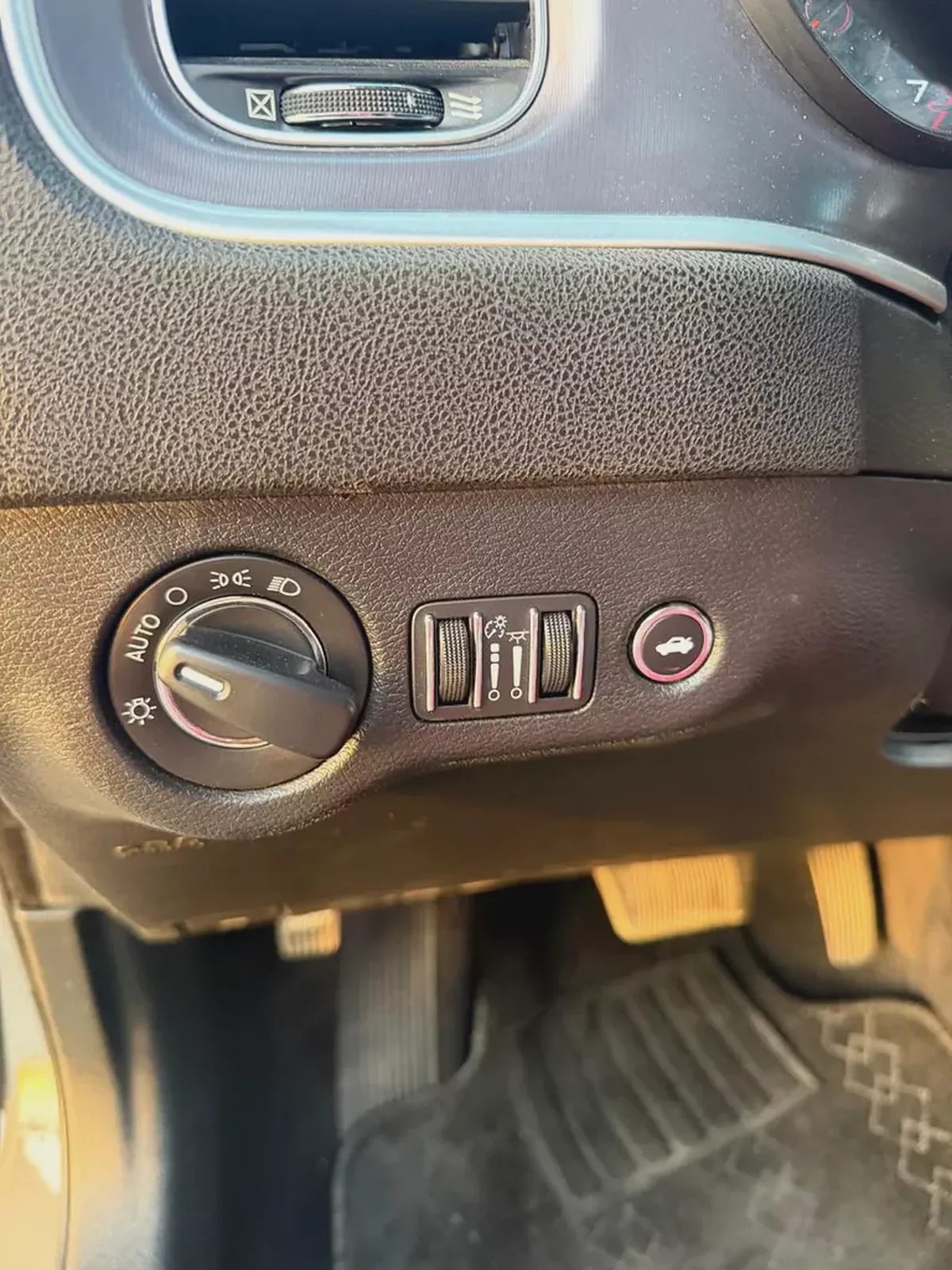 Dodge Charger SXT Plus 2019 American Specs-14-14