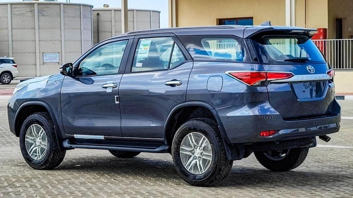 Toyota Fortuner FORTUNER SR5 2.7L V4 PETROL mid options-7-7