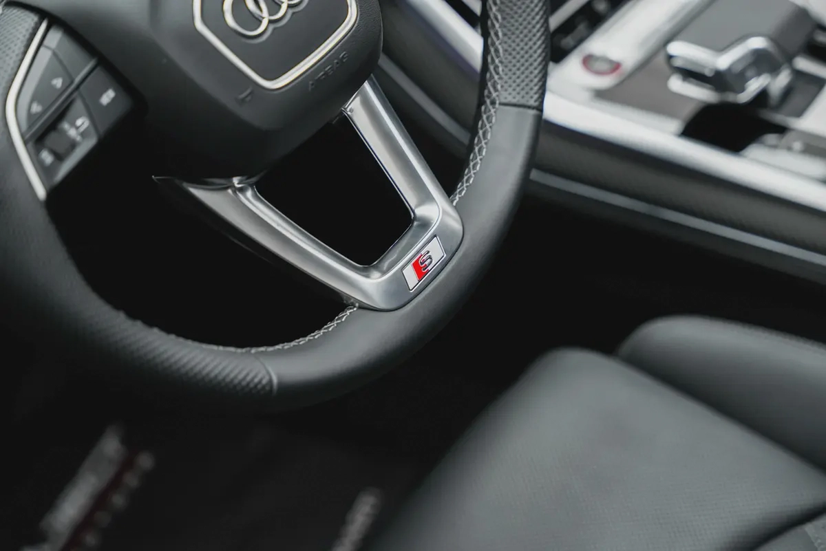 2025 Audi SQ7 4.0 TFSI quattro · Warranty · Service Contract-11-11