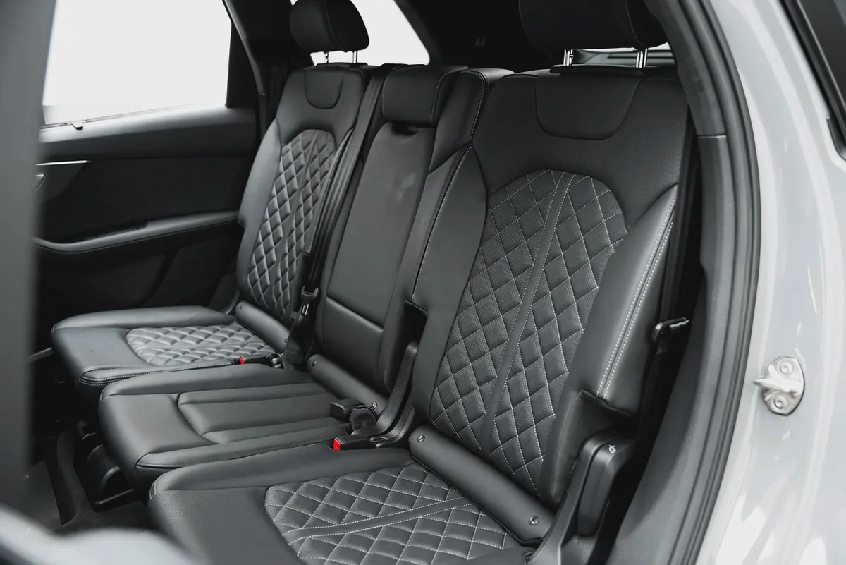 2025 Audi SQ7 4.0 TFSI quattro · Warranty · Service Contract-15-15
