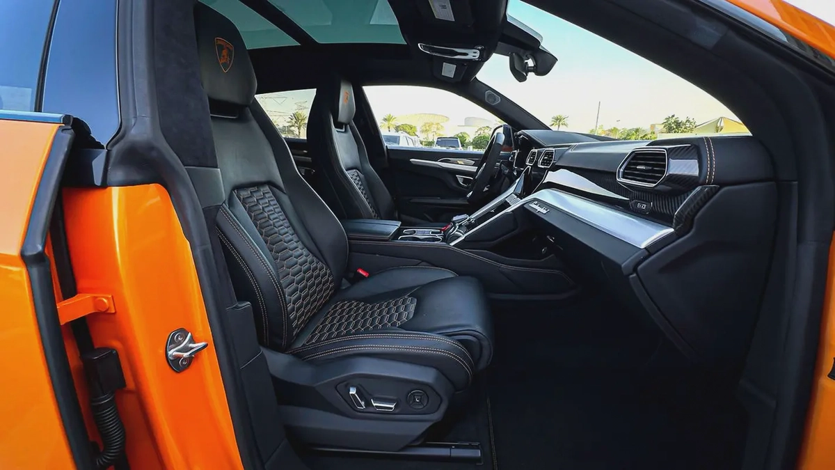 Lamborghini Urus Standard 2021 - Low Mileage