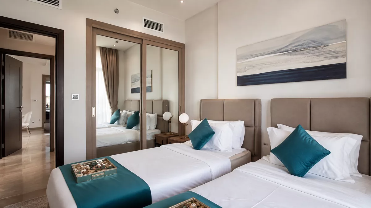 Brand New | Furnished | Middle Unit-4-4