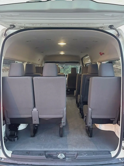 Toyota Hiace 2021 automatic low mileage-4