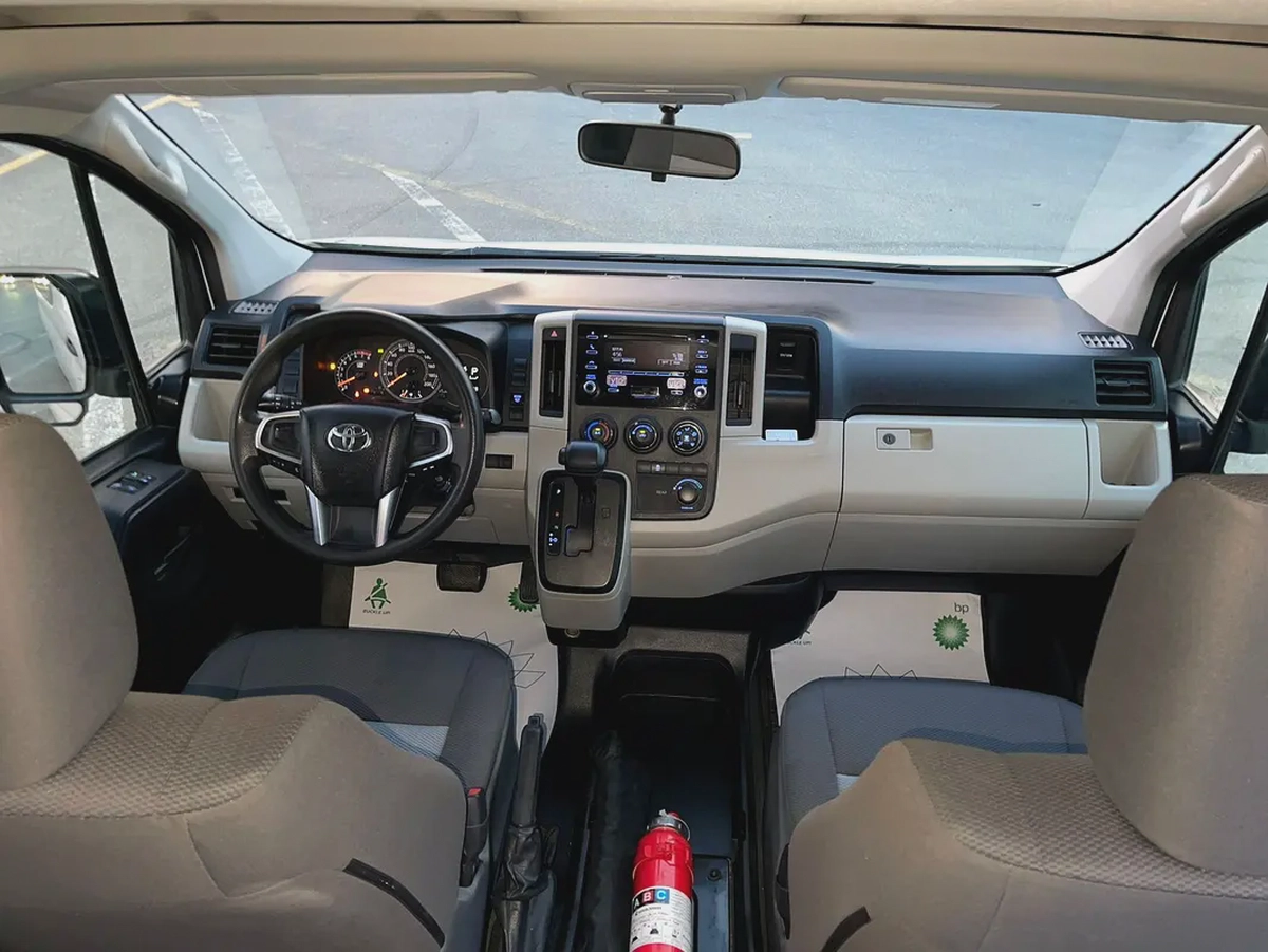 Toyota Hiace 2021 automatic low mileage-6-6