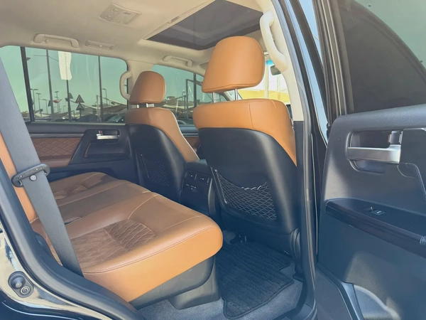Toyota Land Cruiser GXR Grand Touring 2021 P توبوتا لاند كروزر 2021