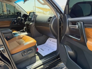 Toyota Land Cruiser GXR Grand Touring 2021 P توبوتا لاند كروزر 2021