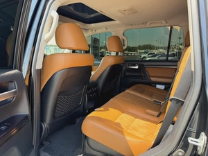 Toyota Land Cruiser GXR Grand Touring 2021 P توبوتا لاند كروزر 2021