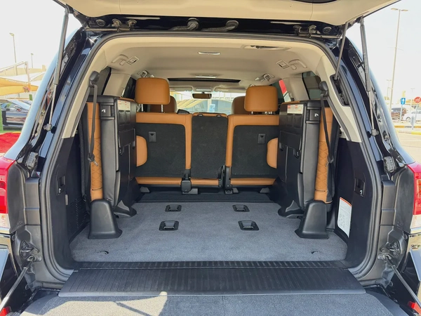 Toyota Land Cruiser GXR Grand Touring 2021 P توبوتا لاند كروزر 2021