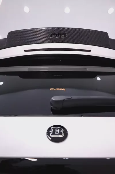 GLS 63 WITH FULL BRABUS 900 CARBON BODYKIT + PILOT SEATS + PREMIUM BRABUS INTERIOR + CARBON-13