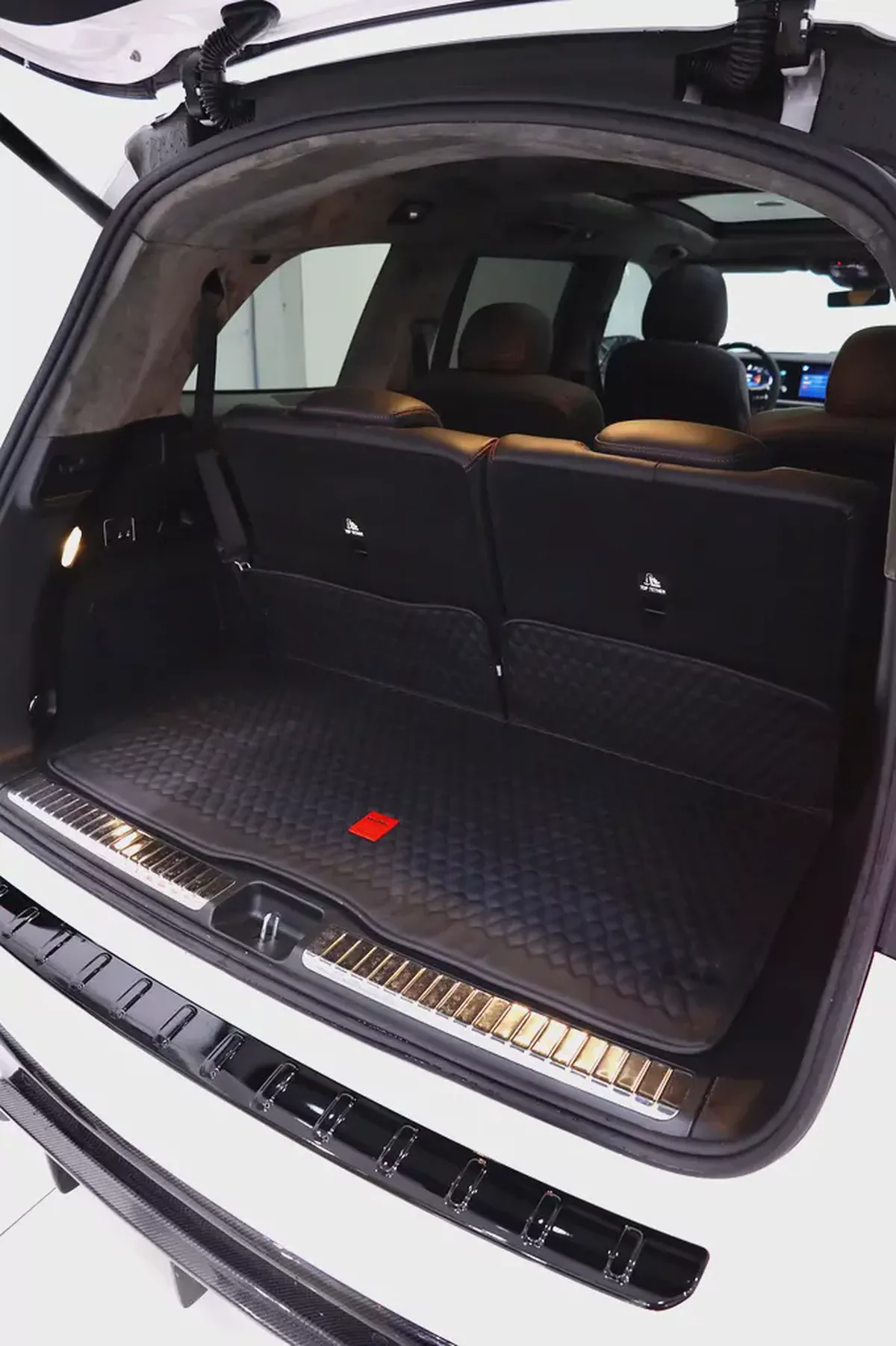 GLS 63 WITH FULL BRABUS 900 CARBON BODYKIT + PILOT SEATS + PREMIUM BRABUS INTERIOR + CARBON-12-12