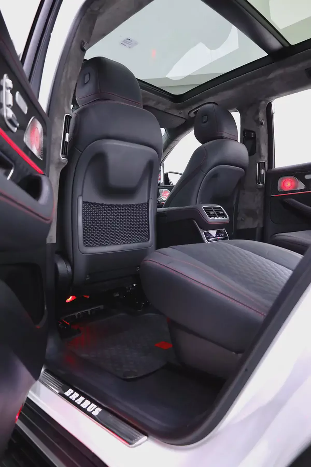 GLS 63 WITH FULL BRABUS 900 CARBON BODYKIT + PILOT SEATS + PREMIUM BRABUS INTERIOR + CARBON-15-15