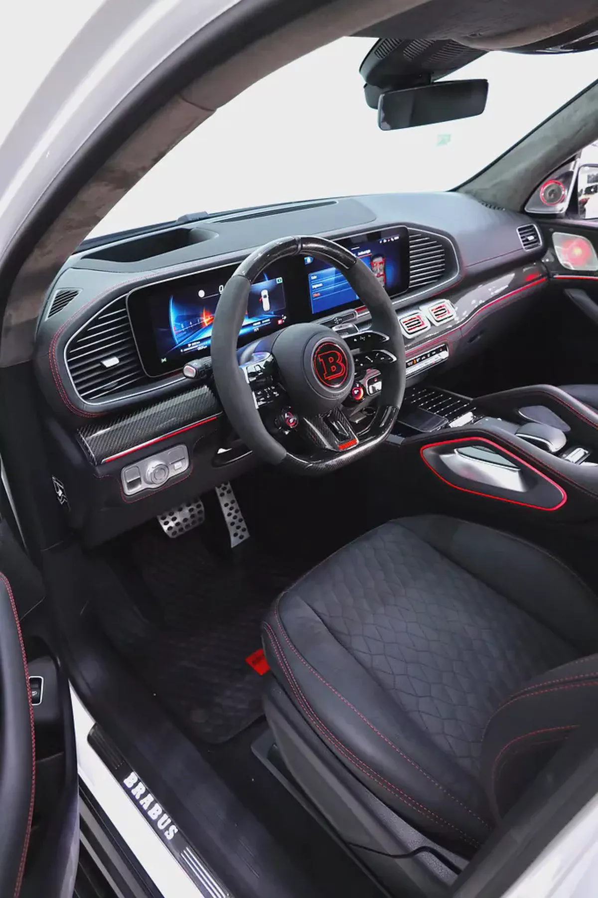 GLS 63 WITH FULL BRABUS 900 CARBON BODYKIT + PILOT SEATS + PREMIUM BRABUS INTERIOR + CARBON-4-4