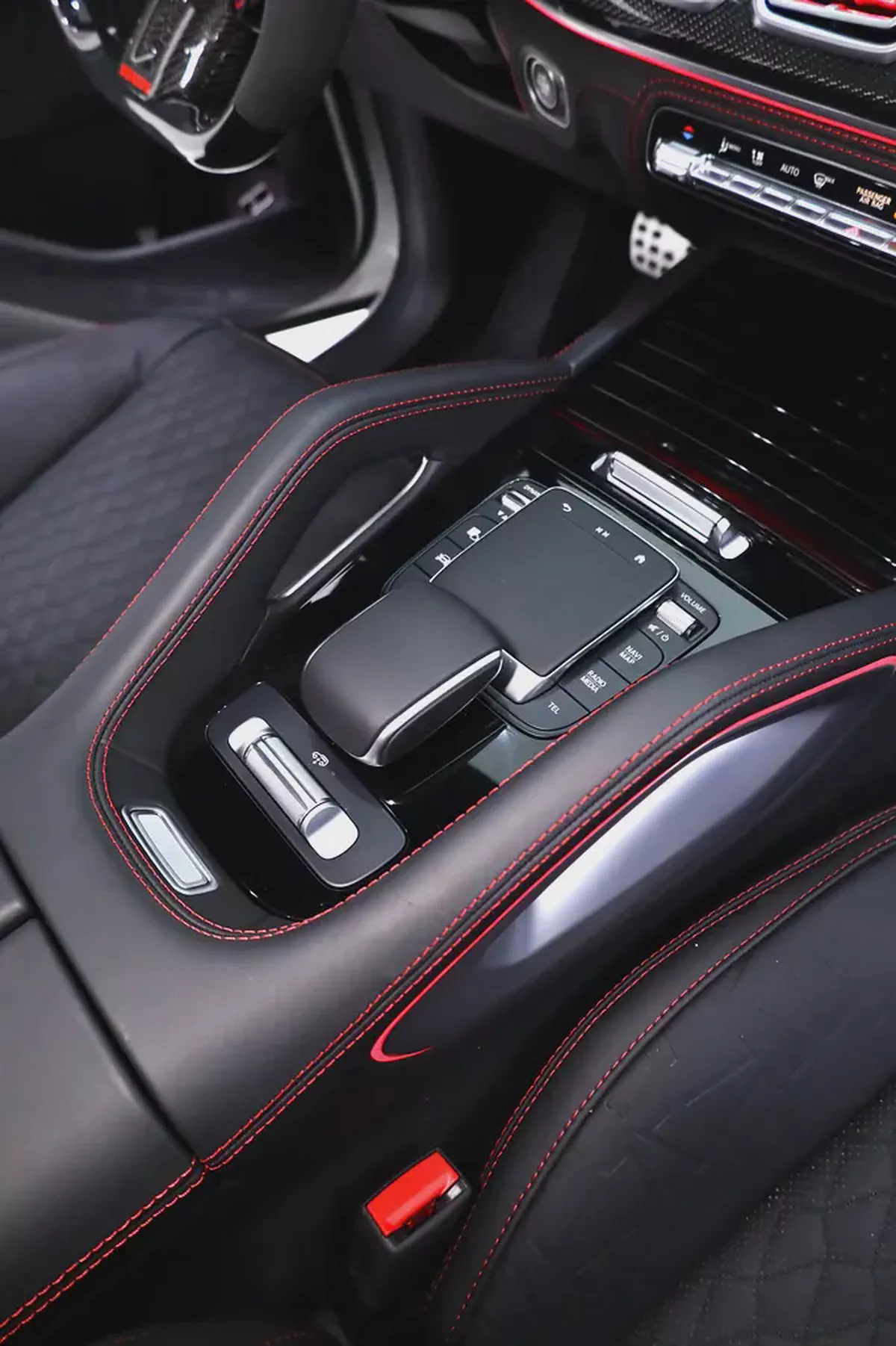 GLS 63 WITH FULL BRABUS 900 CARBON BODYKIT + PILOT SEATS + PREMIUM BRABUS INTERIOR + CARBON-6-6