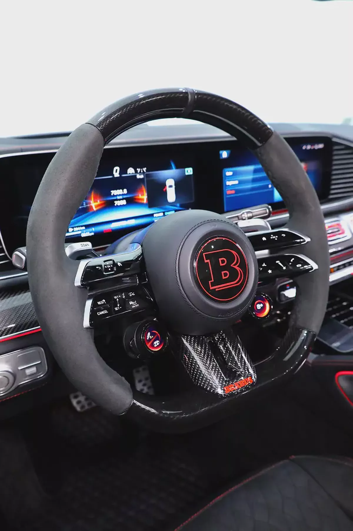 GLS 63 WITH FULL BRABUS 900 CARBON BODYKIT + PILOT SEATS + PREMIUM BRABUS INTERIOR + CARBON-8-8