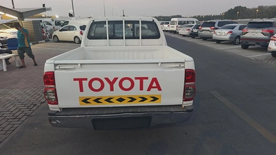 Toyota Hilux 2015 Double Cab GL GCC Specs-6