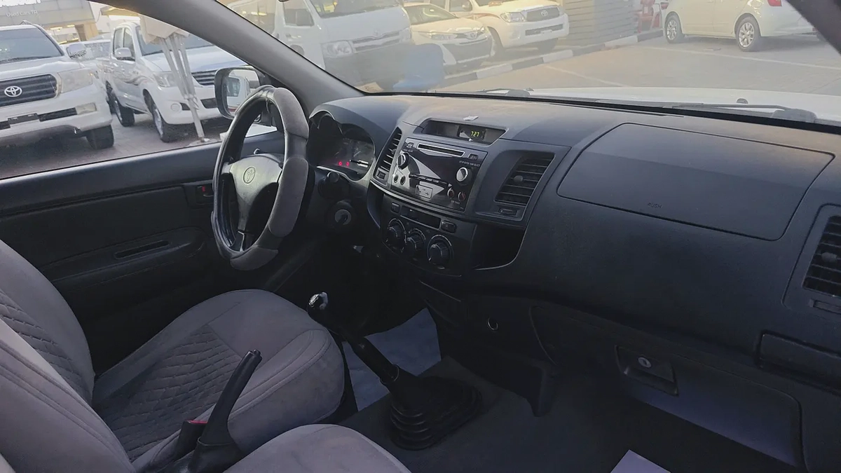 Toyota Hilux 2015 Double Cab GL GCC Specs-13-13
