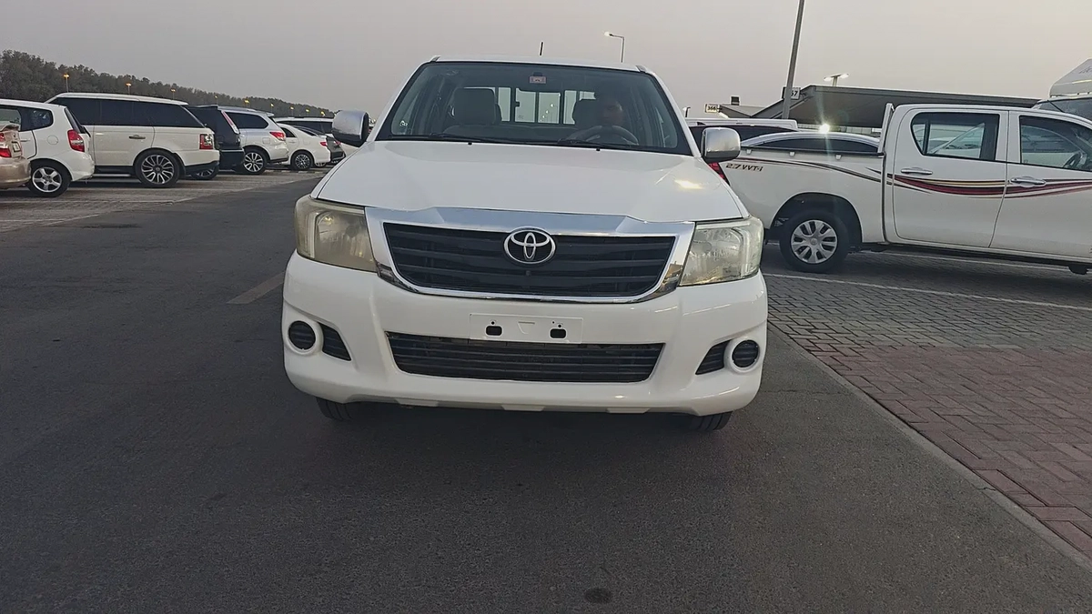 Toyota Hilux 2015 Double Cab GL GCC Specs-1-1