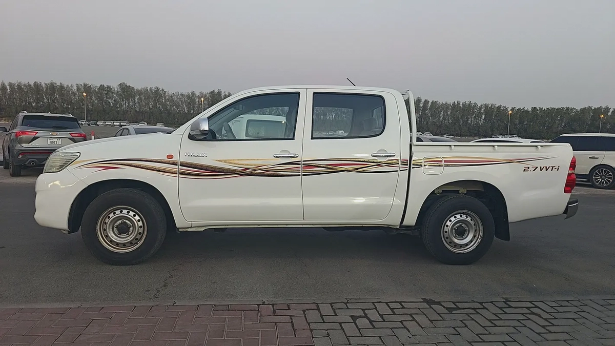 Toyota Hilux 2015 Double Cab GL GCC Specs-2-2
