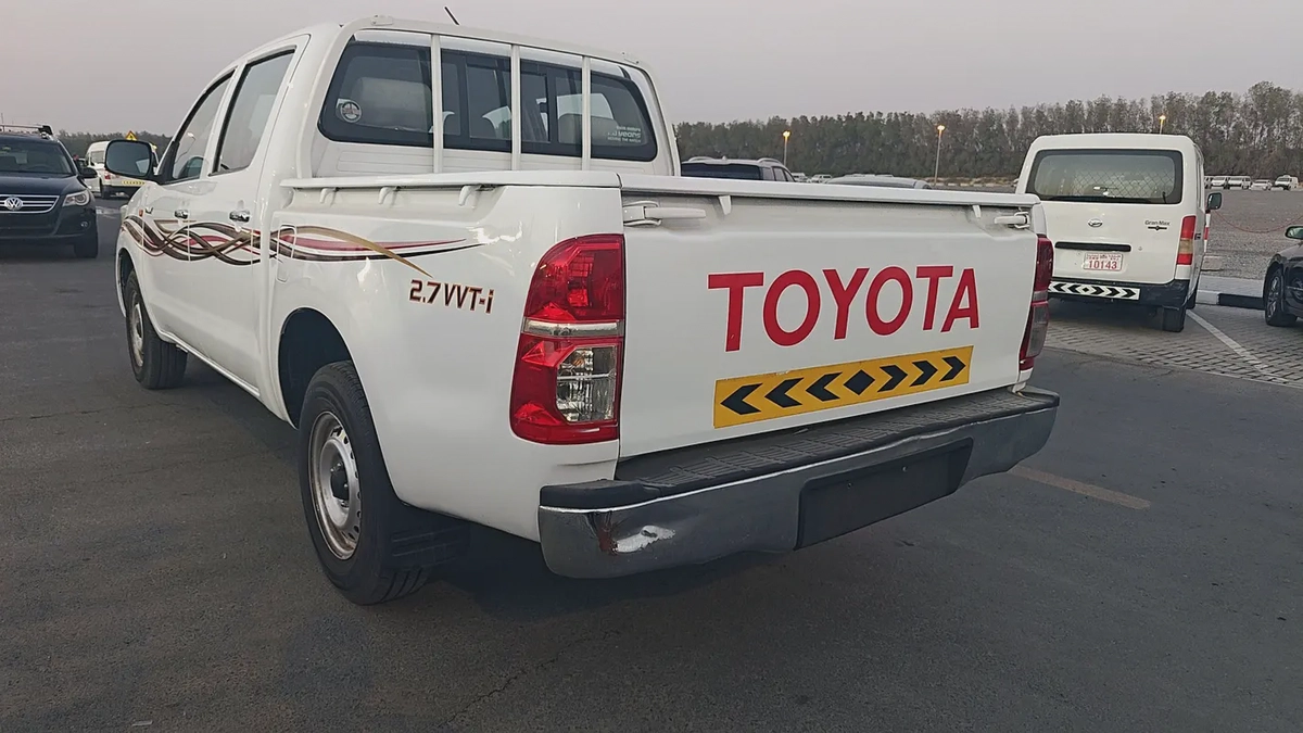 Toyota Hilux 2015 Double Cab GL GCC Specs-7-7