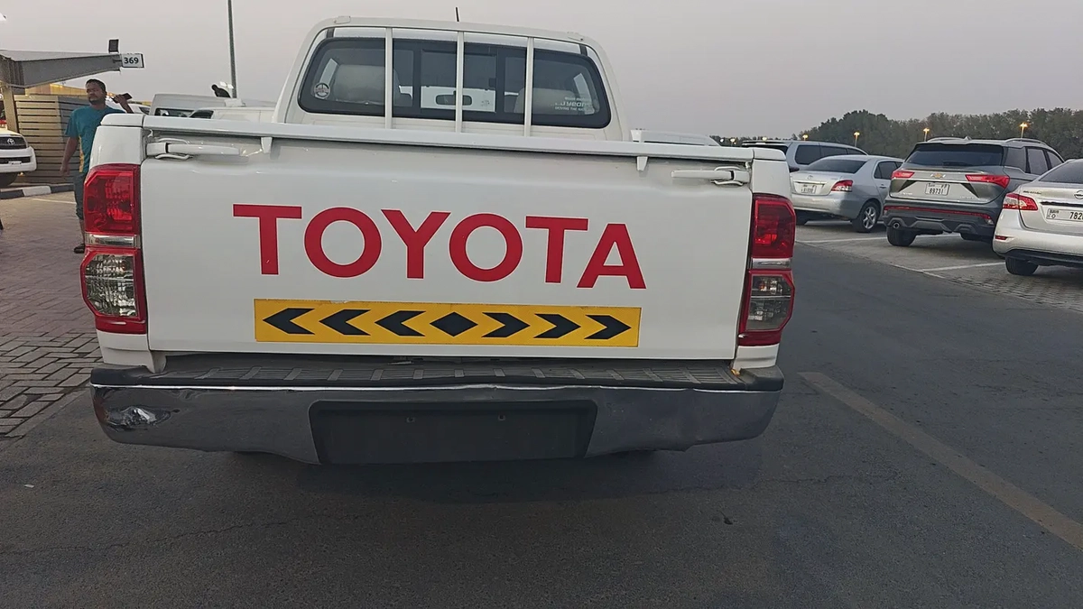 Toyota Hilux 2015 Double Cab GL GCC Specs-8-8