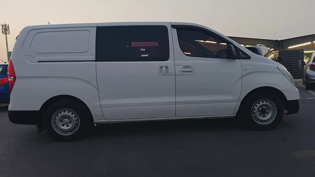 2018 Hyundai H1 GL Panel Van - Korean Specs - Excellent Condition-2-2