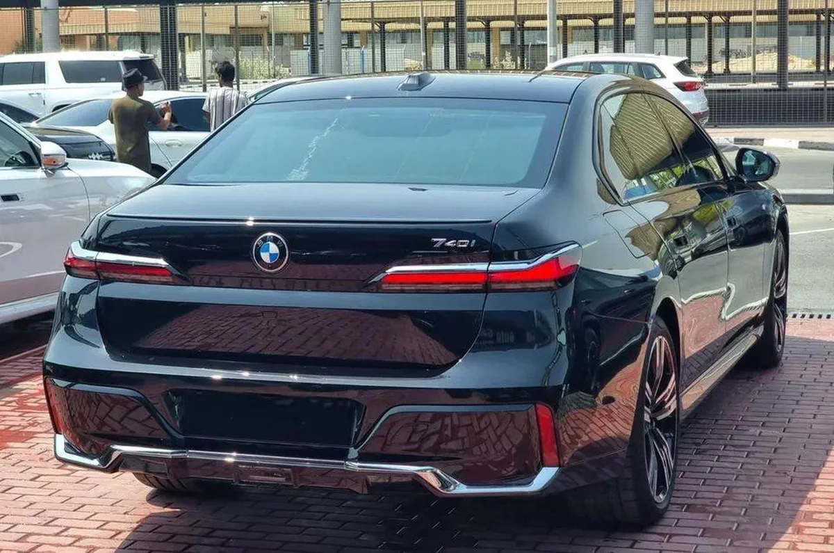 BMW 740i M SPORT INDIVIDUAL M Sport Warranty & Service 2026 GCC-6-6