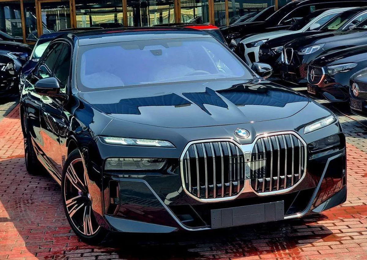 BMW 740i M SPORT INDIVIDUAL M Sport Warranty & Service 2026 GCC-9-9